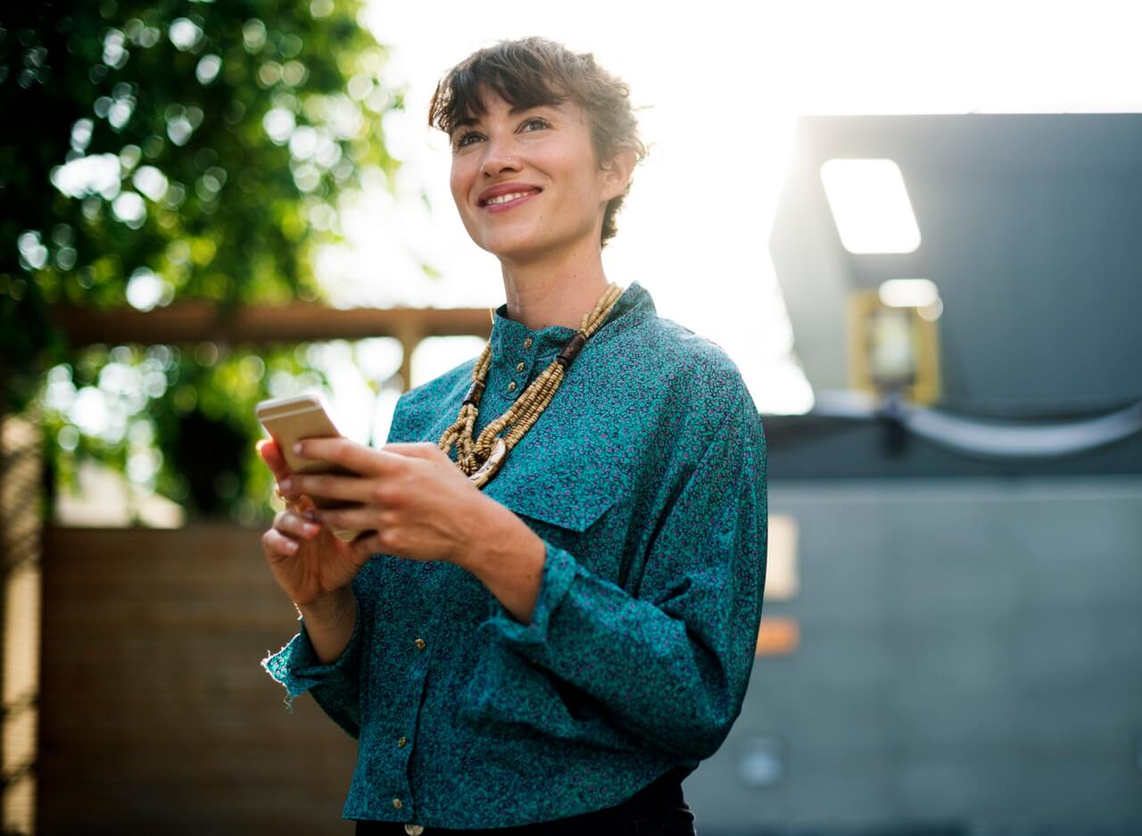 woman smiling background image